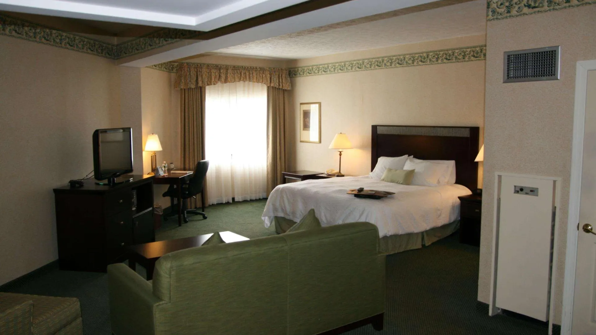 Hampton - Colchester Hotel