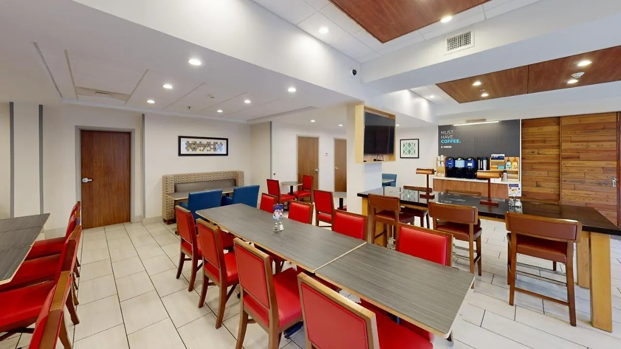 Holiday Express South By Ihg Hotel 2*