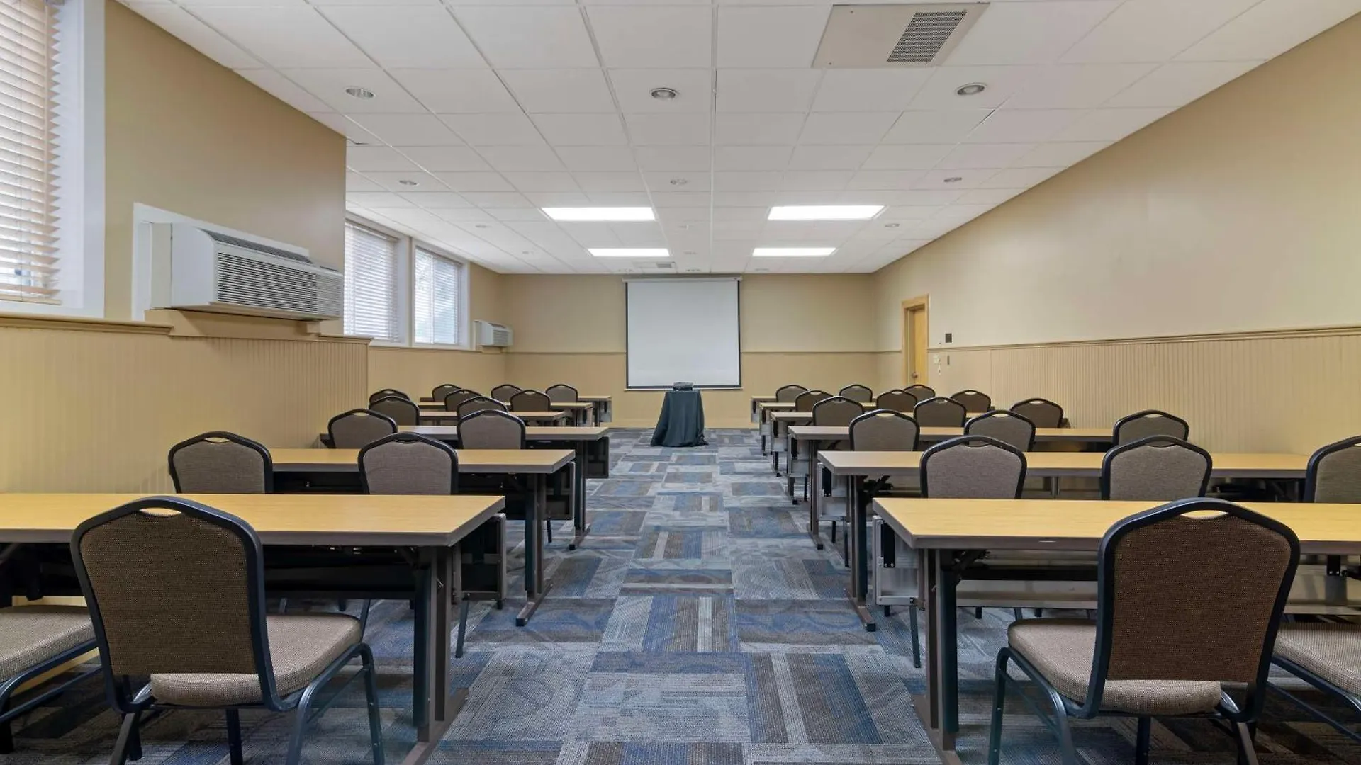 Western Windjammer & Conference Center 3*