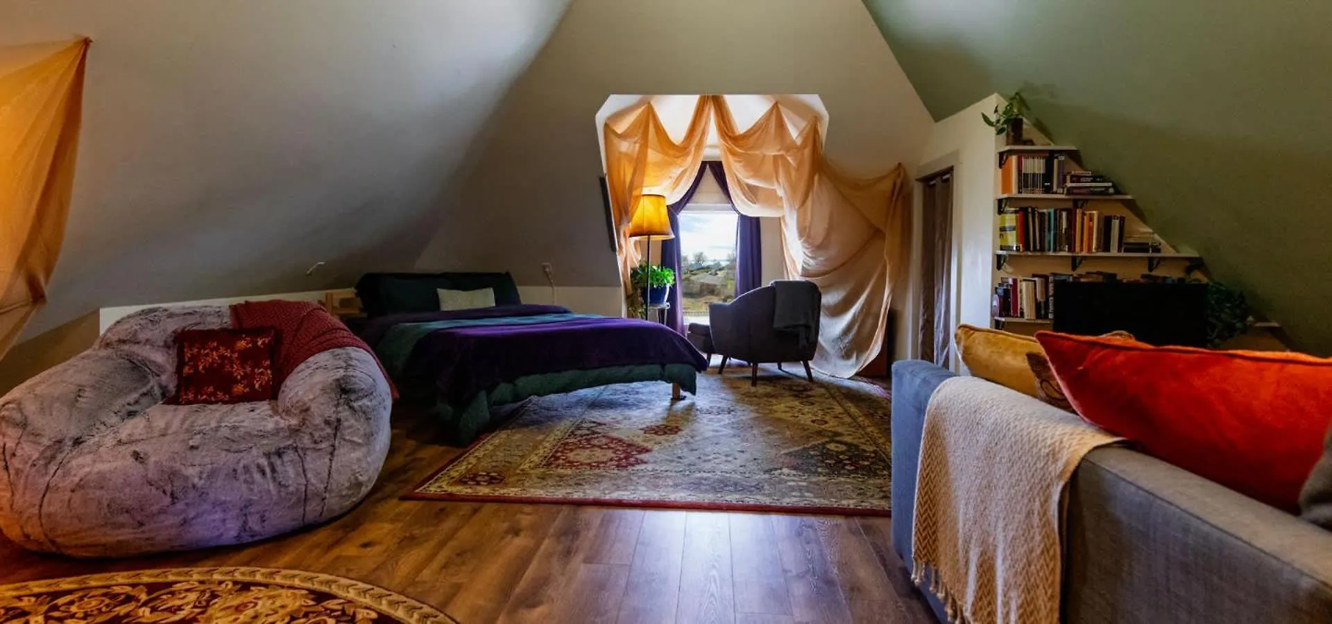 Centrally Located With Views Апартаменты Берлингтон
