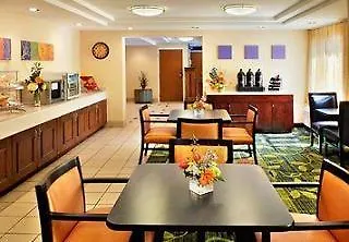 Fairfield By Marriott Williston Hotel 3*