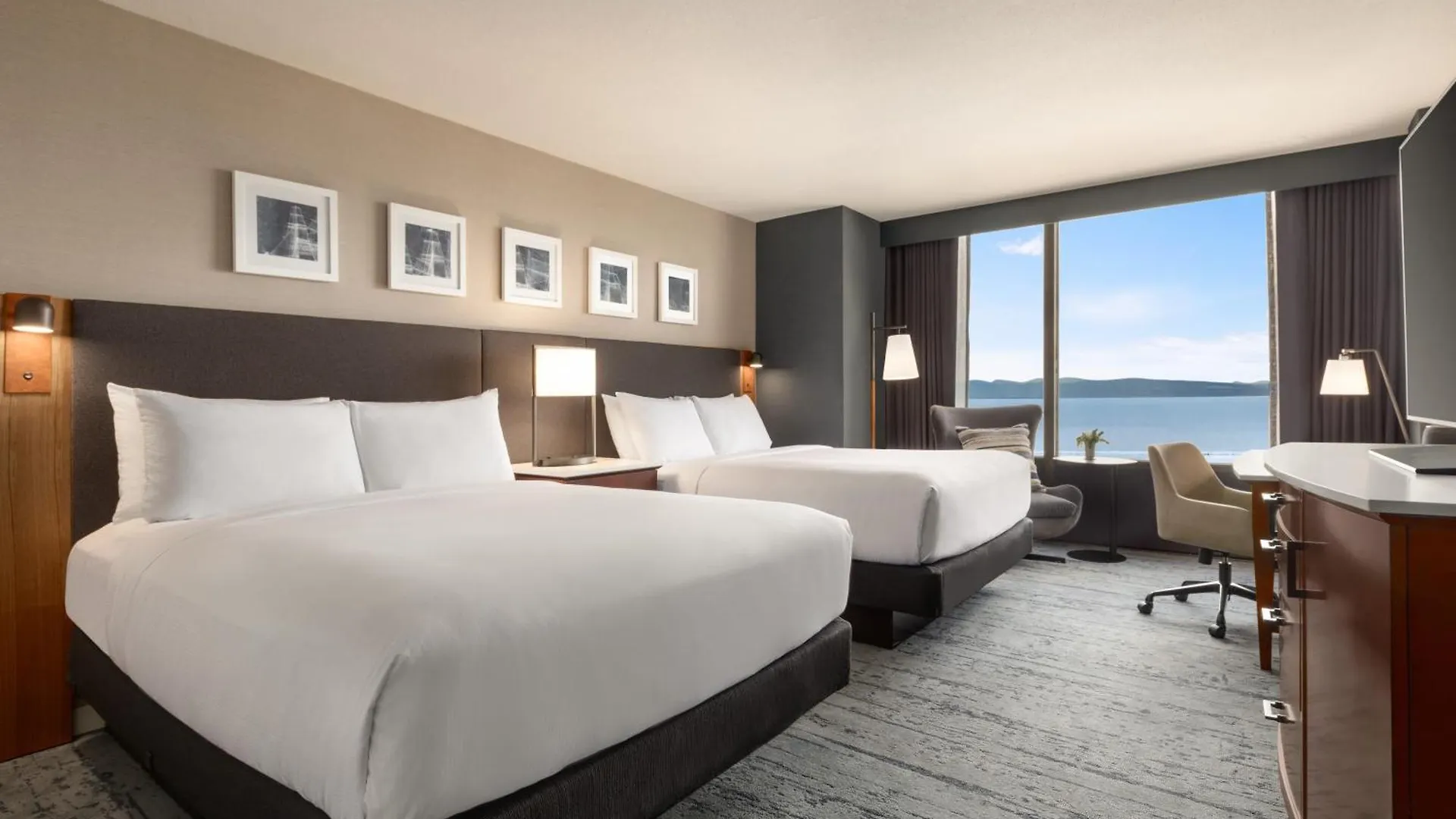 Hotel Hilton Champlain 4*