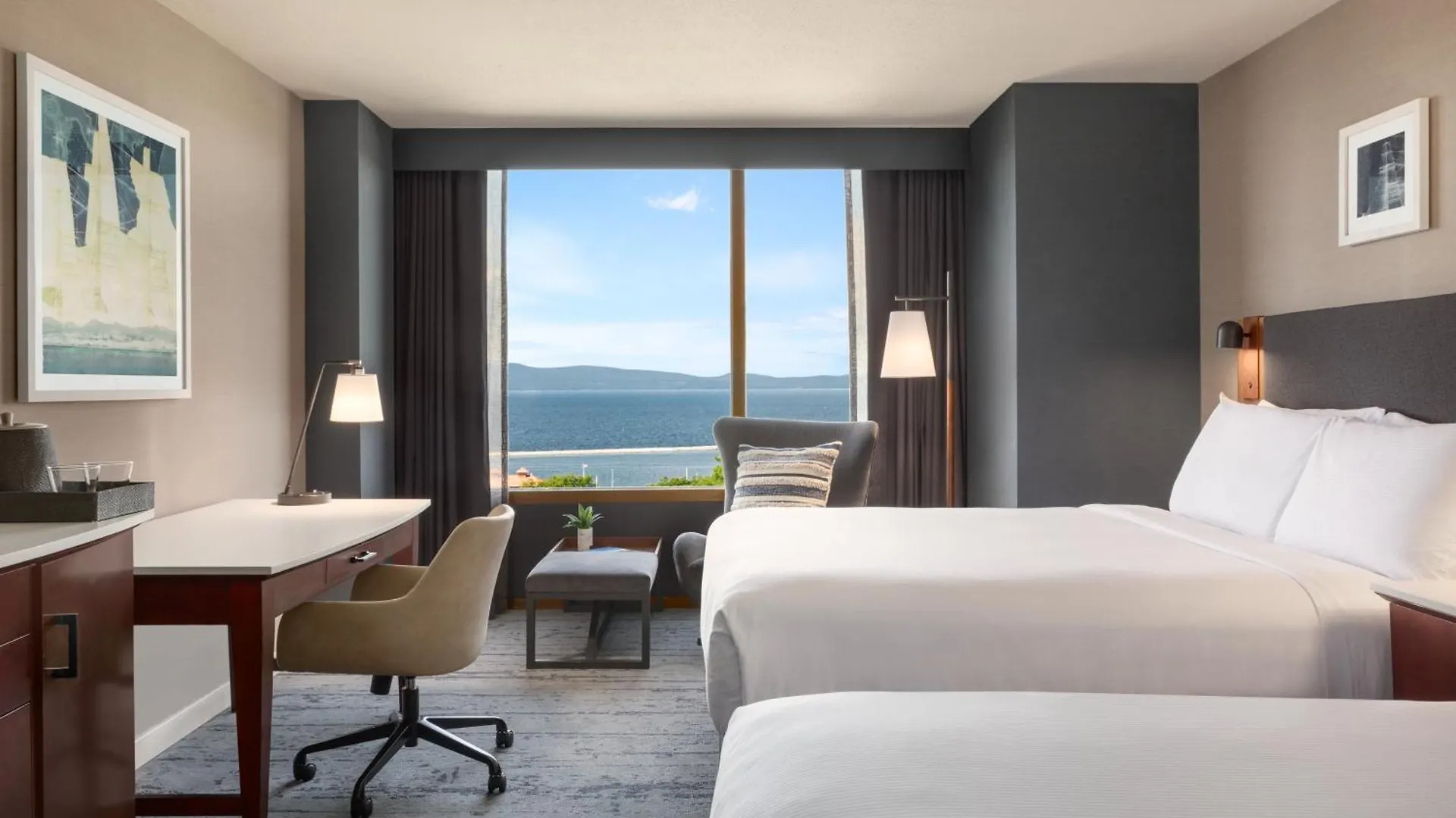 Hotel Hilton Champlain 4*